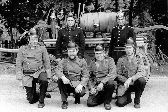 Spritzenverband 1909 zum Parkfest Grfendorf (Foto: 1987)