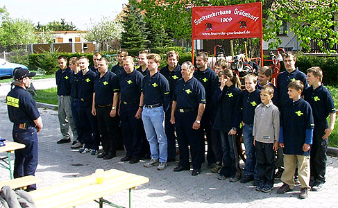 Gruppenfoto zum Tag der offenen Tr (Foto: 2003)