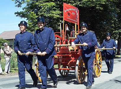Spritzenverband bei der 800 Jahrfeier in Grfendorf (Foto: 2005)
